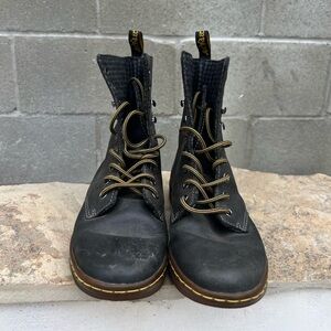 Dr. Martens tehani style size 6 original laces